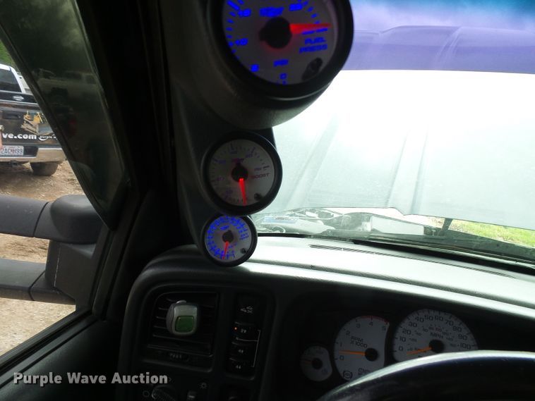 image for item DG5686 2004 Chevrolet Silverado 2500HD  Ext. Cab pickup truck