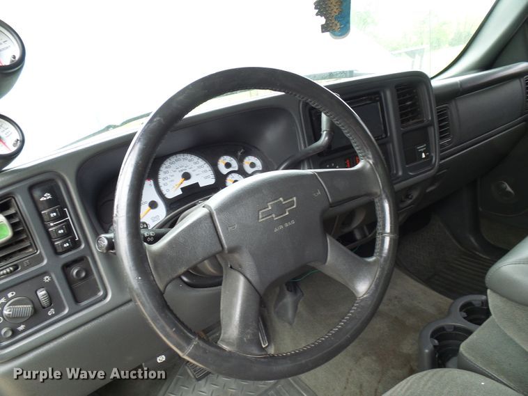 image for item DG5686 2004 Chevrolet Silverado 2500HD  Ext. Cab pickup truck