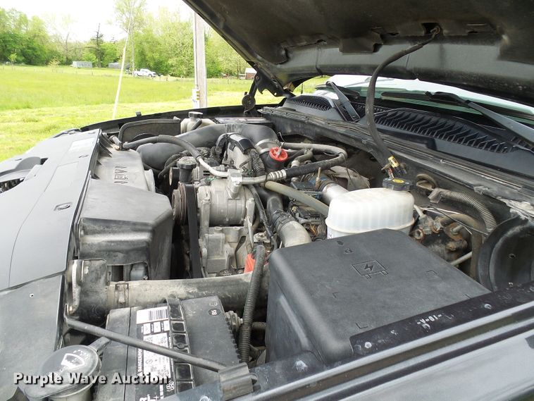 image for item DG5686 2004 Chevrolet Silverado 2500HD  Ext. Cab pickup truck