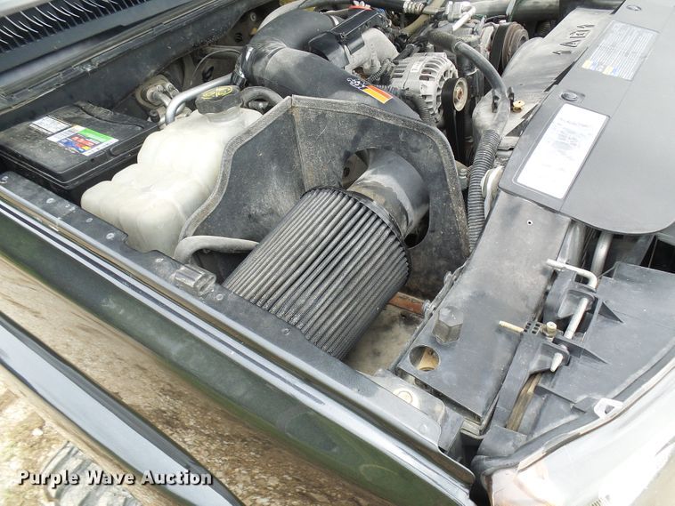 image for item DG5686 2004 Chevrolet Silverado 2500HD  Ext. Cab pickup truck