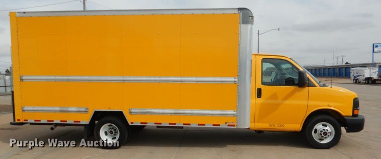 image for item DG5941 2016 GMC Savana box truck