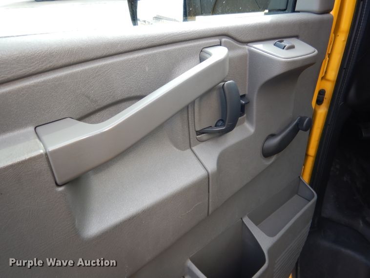 image for item DG5941 2016 GMC Savana box truck