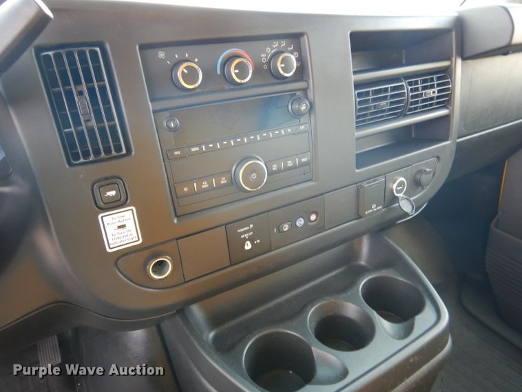 image for item DG5941 2016 GMC Savana box truck