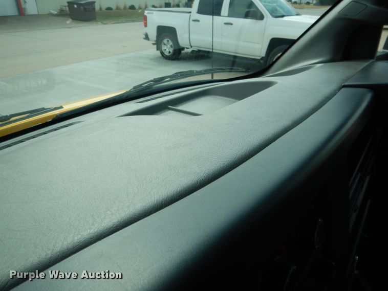 image for item DG5941 2016 GMC Savana box truck