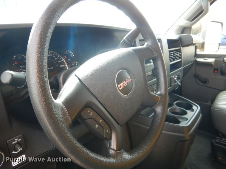 image for item DG5941 2016 GMC Savana box truck