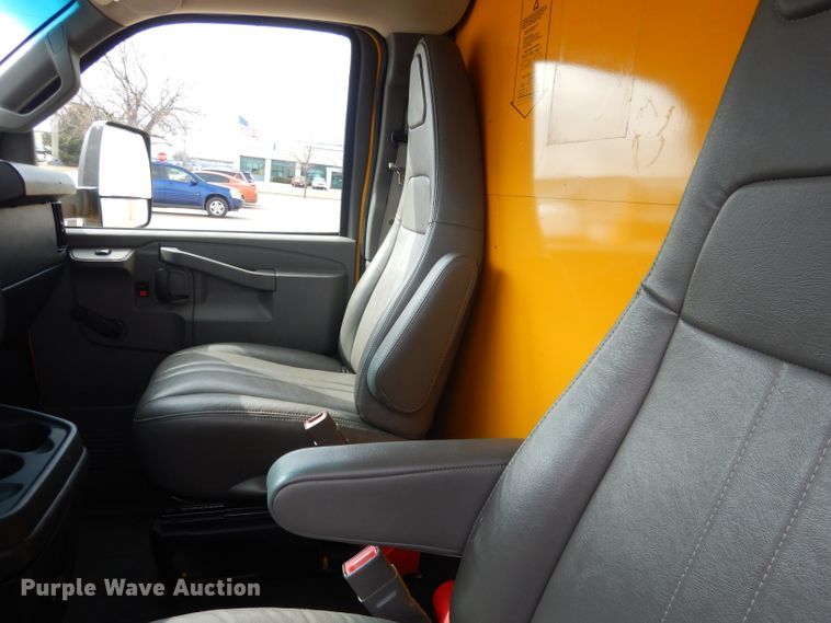 image for item DG5941 2016 GMC Savana box truck