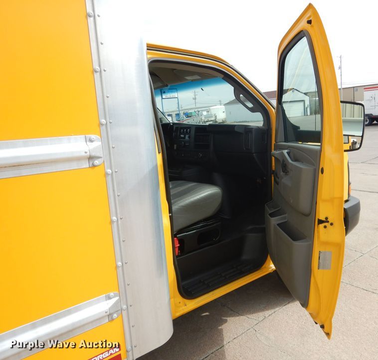 image for item DG5941 2016 GMC Savana box truck