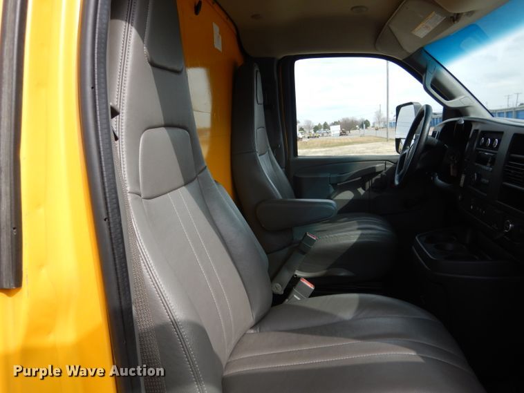 image for item DG5941 2016 GMC Savana box truck