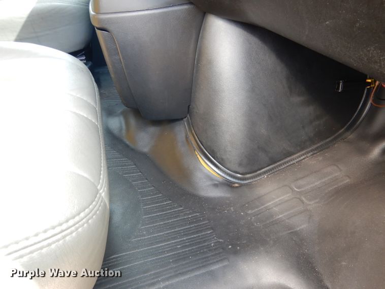 image for item DG5941 2016 GMC Savana box truck