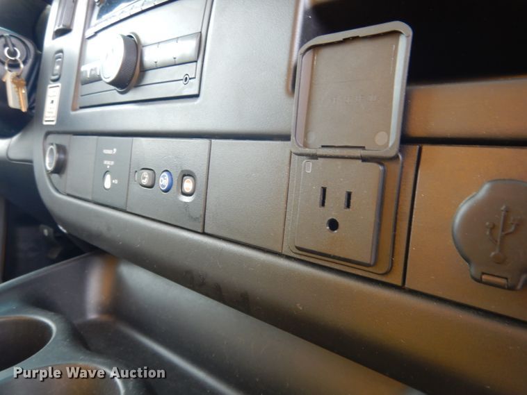 image for item DG5941 2016 GMC Savana box truck