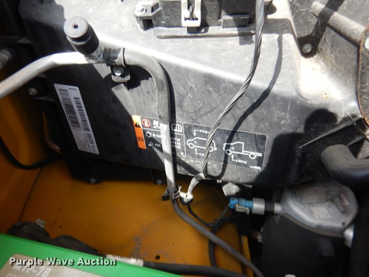 image for item DG5941 2016 GMC Savana box truck