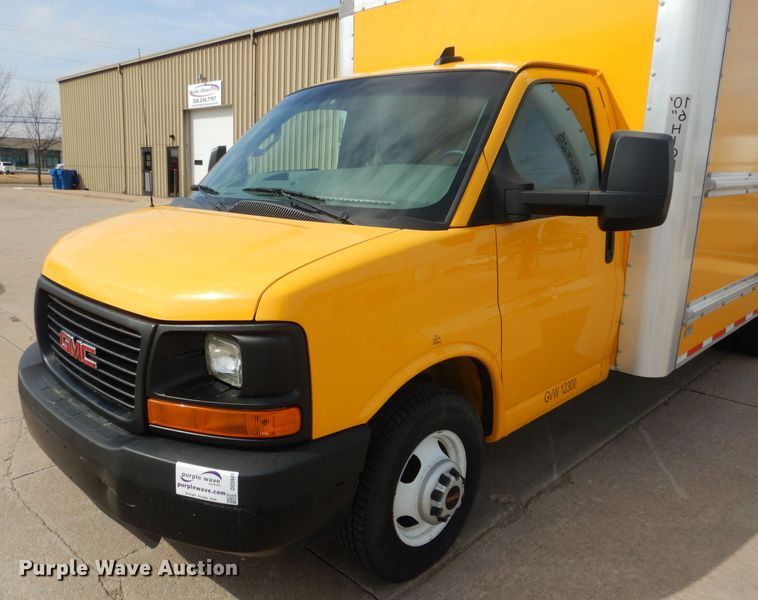 image for item DG5941 2016 GMC Savana box truck