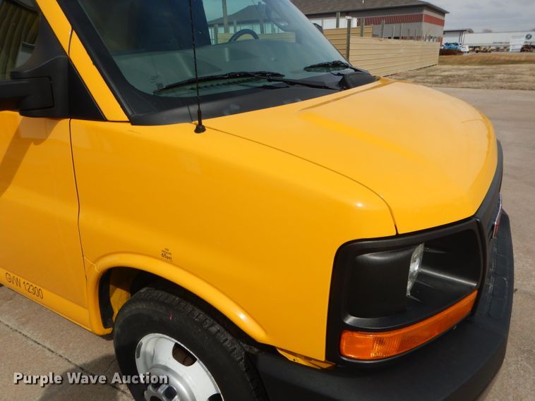 image for item DG5941 2016 GMC Savana box truck