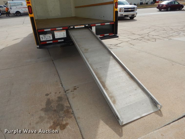 image for item DG5941 2016 GMC Savana box truck