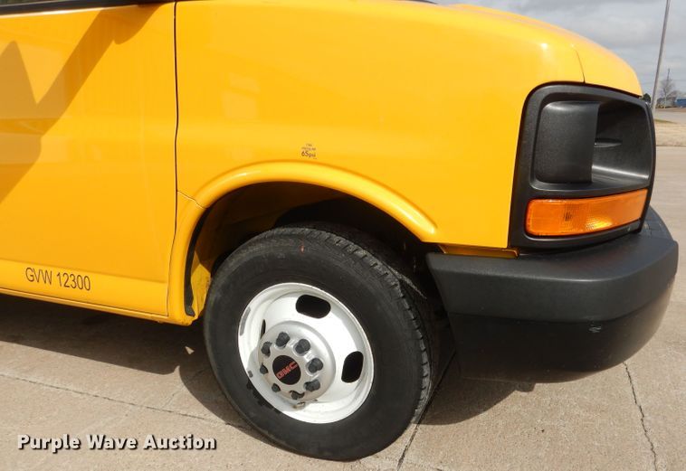 image for item DG5941 2016 GMC Savana box truck