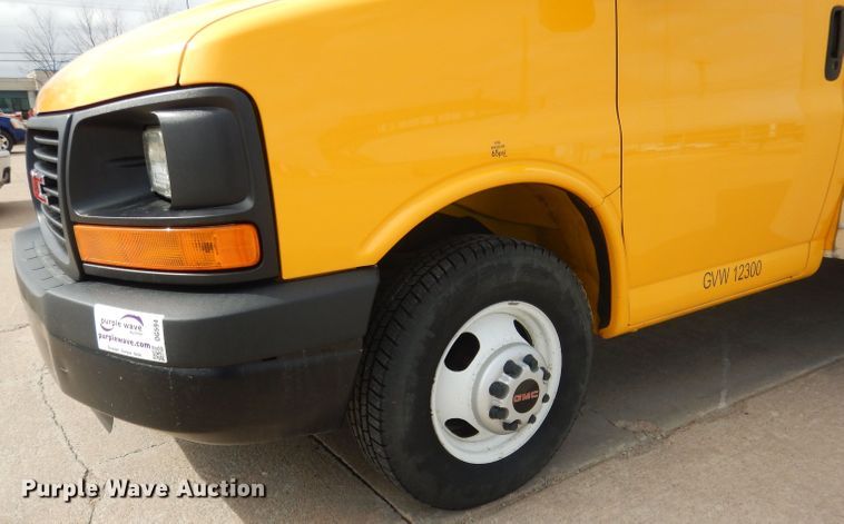 image for item DG5941 2016 GMC Savana box truck