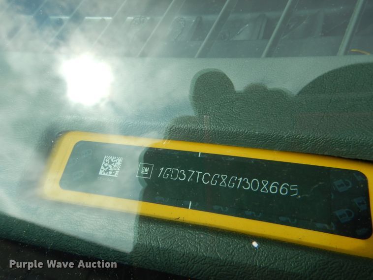 image for item DG5941 2016 GMC Savana box truck