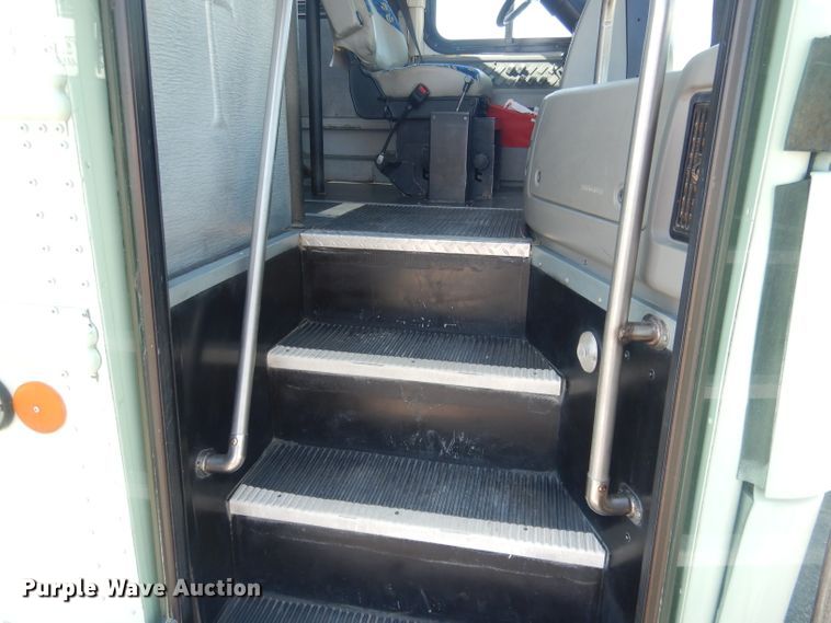 image for item DG5969 2002 Thomas Built Saf-T-Liner MVP ER school bus