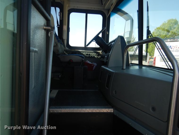 image for item DG5969 2002 Thomas Built Saf-T-Liner MVP ER school bus