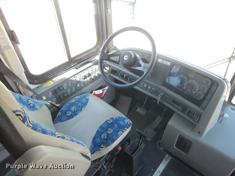 image for item DG5969 2002 Thomas Built Saf-T-Liner MVP ER school bus