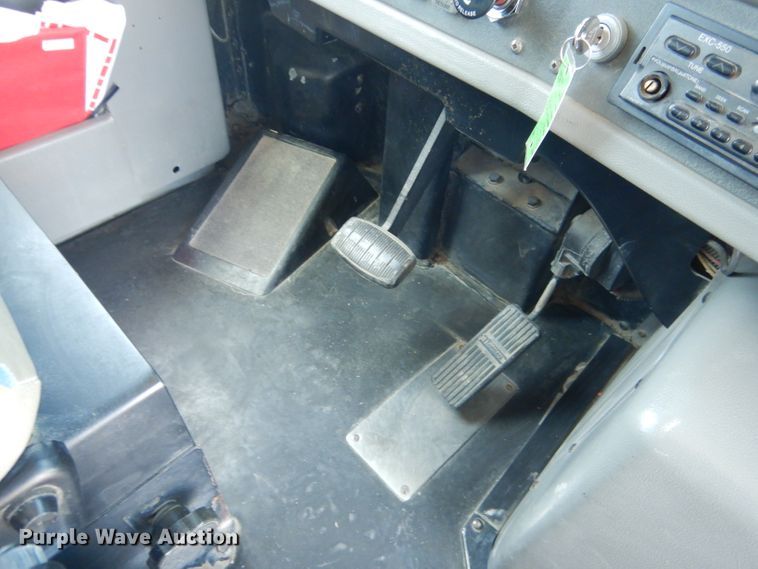 image for item DG5969 2002 Thomas Built Saf-T-Liner MVP ER school bus