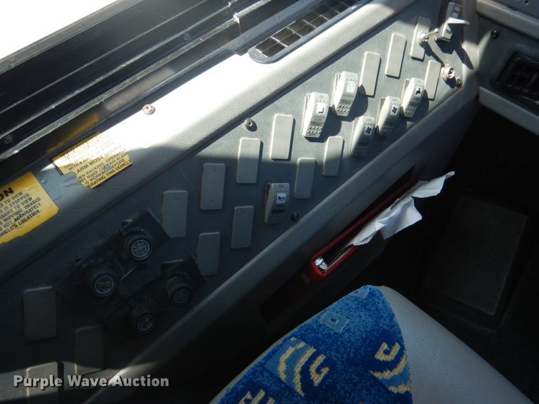 image for item DG5969 2002 Thomas Built Saf-T-Liner MVP ER school bus