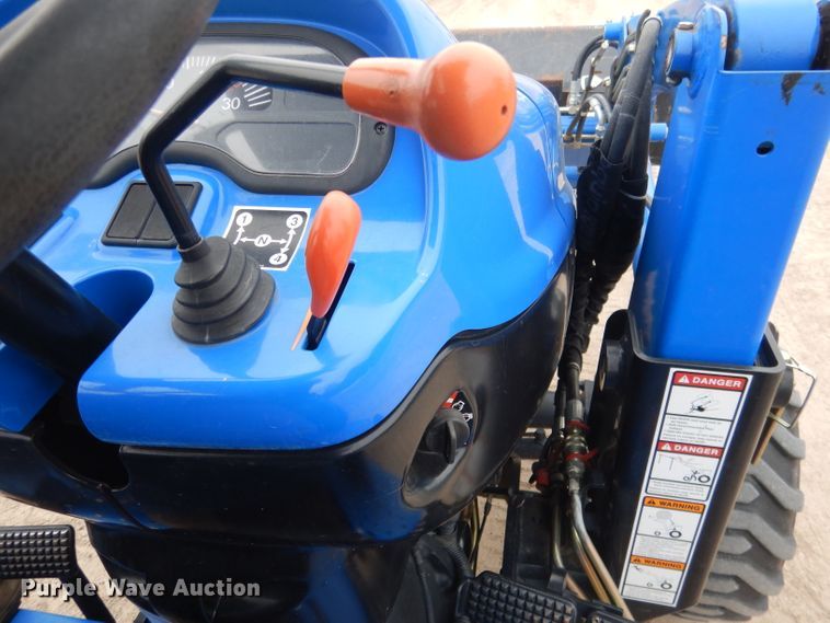 image for item DG5972 2003 New Holland TC35S MFWD tractor