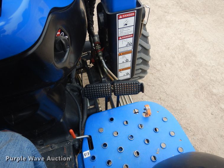 image for item DG5972 2003 New Holland TC35S MFWD tractor