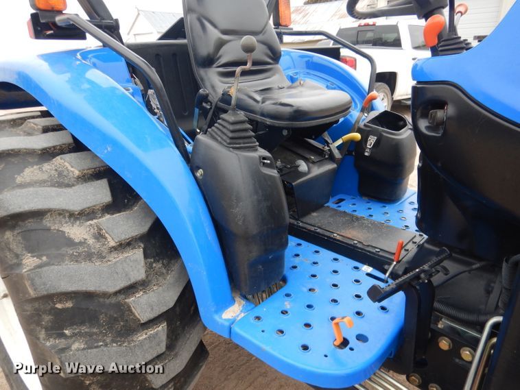 image for item DG5972 2003 New Holland TC35S MFWD tractor