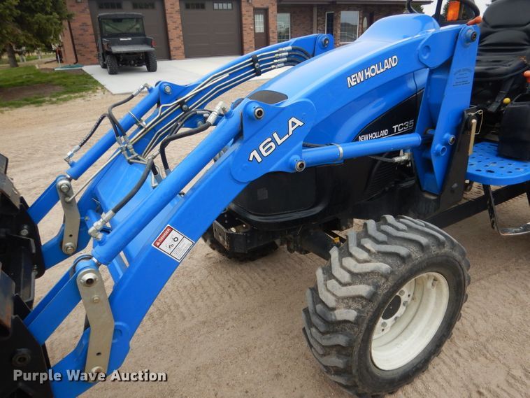 image for item DG5972 2003 New Holland TC35S MFWD tractor