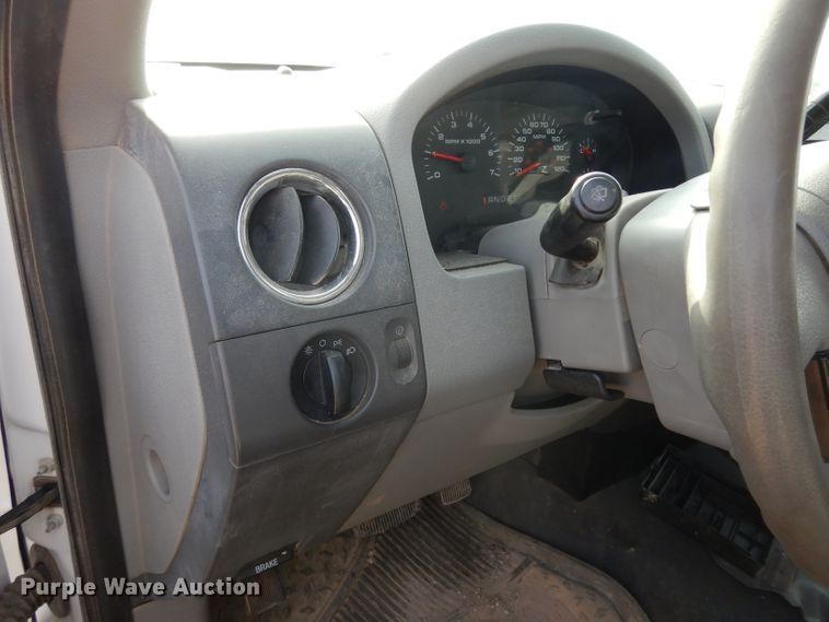 image for item DG6406 2004 Ford F150  pickup truck