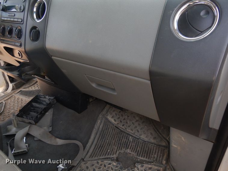 image for item DG6406 2004 Ford F150  pickup truck