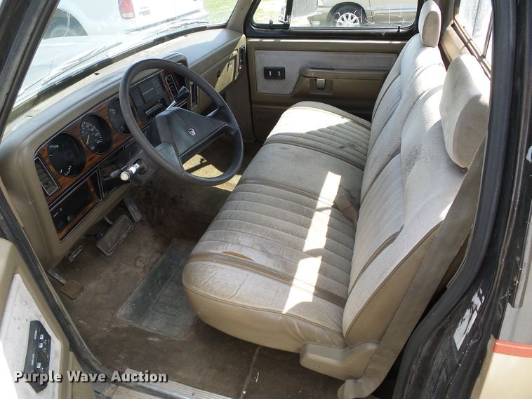 image for item DH4887 1990 Dodge D150  pickup truck