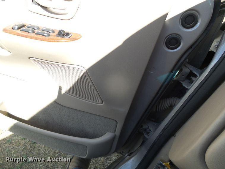 image for item DH4889 2002 Ford Windstar Limited  van