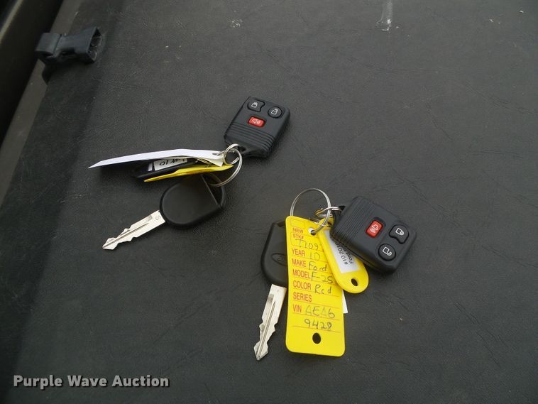 image for item DH4920 2010 Ford F250 Super Duty XL  Crew Cab pickup truck