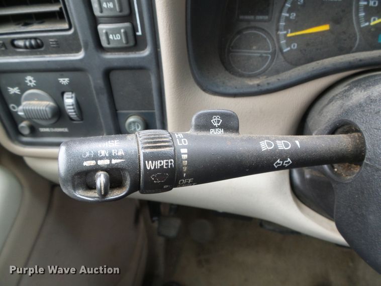 image for item DH4923 2001 GMC Yukon XL  SUV