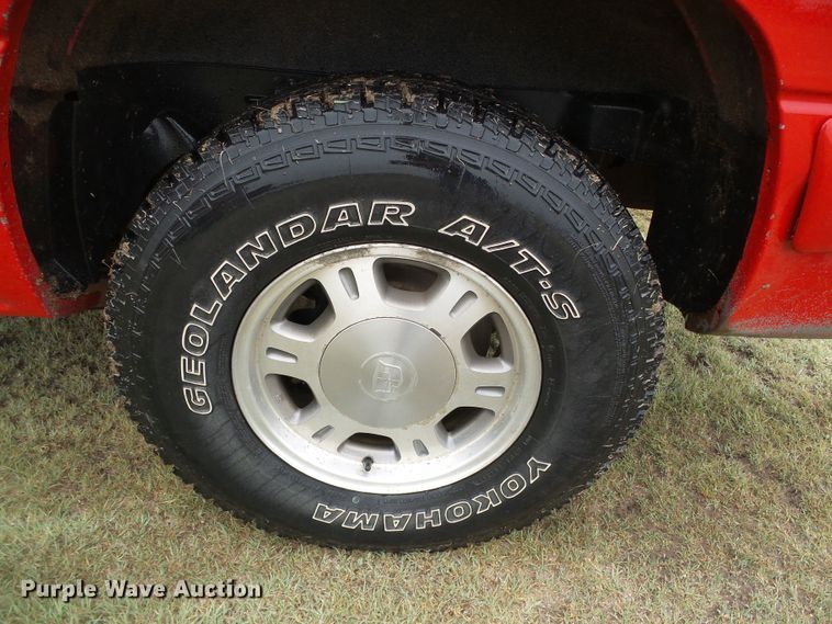 image for item DH4923 2001 GMC Yukon XL  SUV