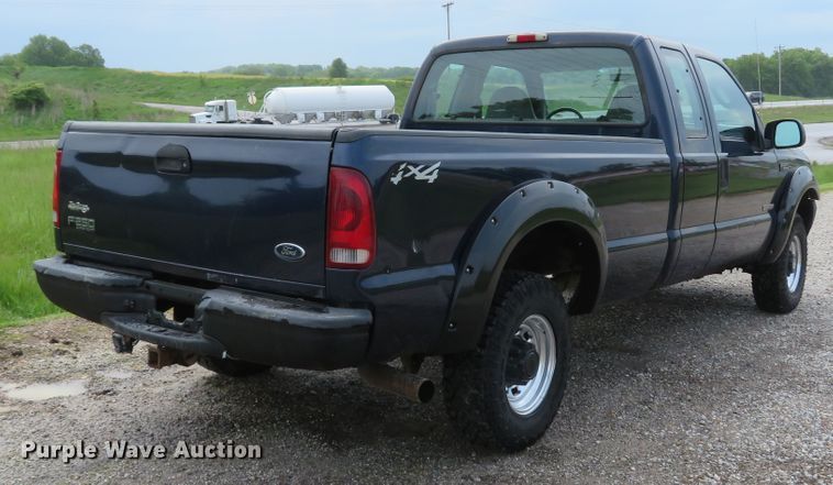 image for item DI2195 2004 Ford F250 Super Duty XL  SuperCab pickup truck