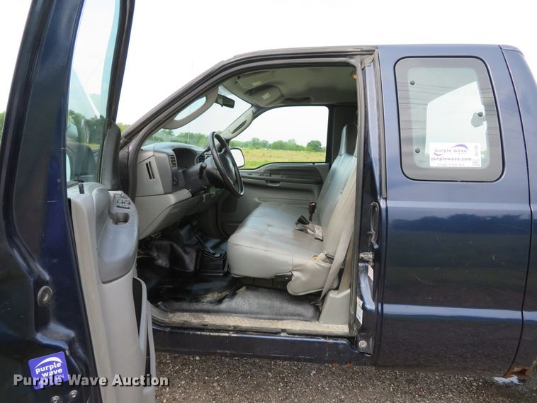 image for item DI2195 2004 Ford F250 Super Duty XL  SuperCab pickup truck