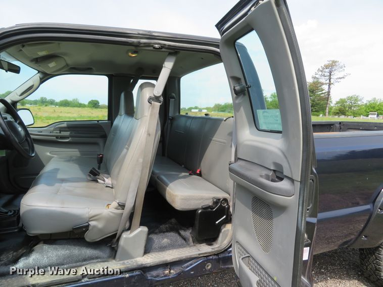 image for item DI2195 2004 Ford F250 Super Duty XL  SuperCab pickup truck