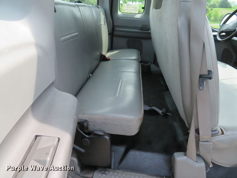 image for item DI2195 2004 Ford F250 Super Duty XL  SuperCab pickup truck