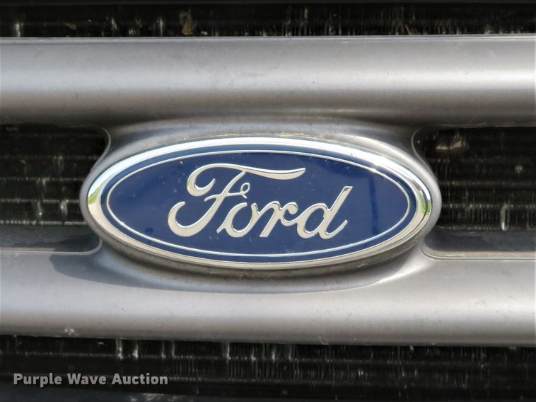 image for item DI2195 2004 Ford F250 Super Duty XL  SuperCab pickup truck