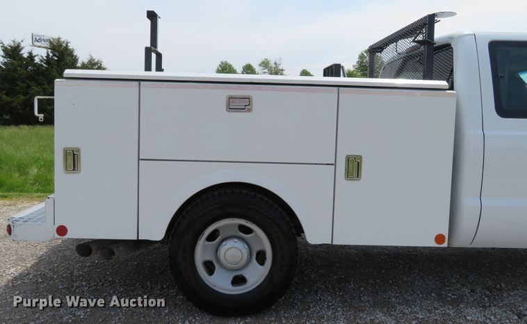 image for item DI2196 2010 Ford F350 Super Duty XL  SuperCab utility bed pickup truck