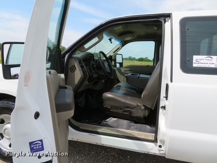 image for item DI2196 2010 Ford F350 Super Duty XL  SuperCab utility bed pickup truck