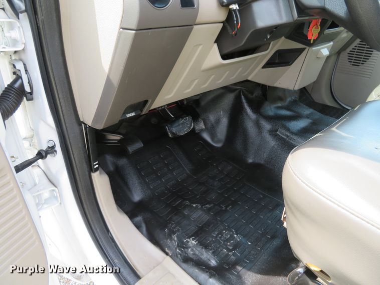 image for item DI2196 2010 Ford F350 Super Duty XL  SuperCab utility bed pickup truck