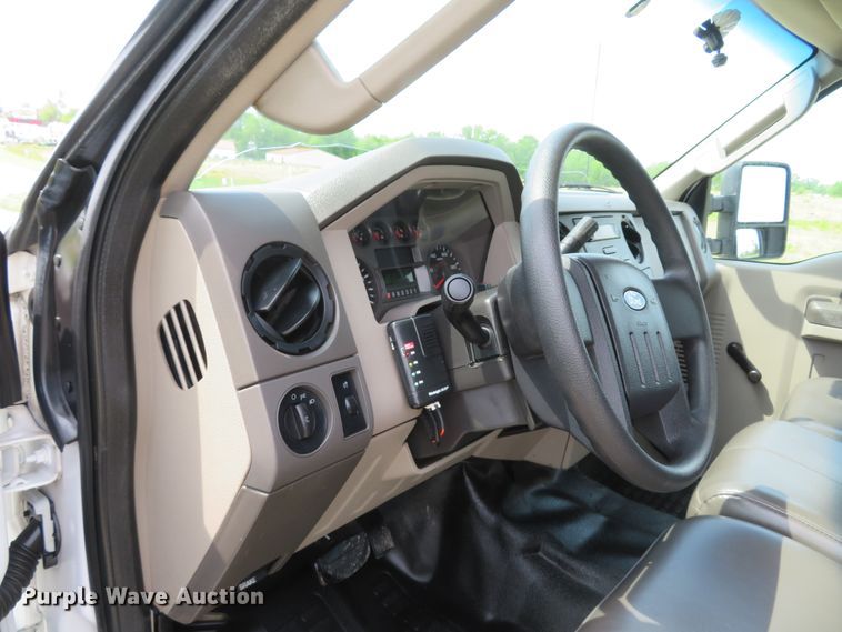 image for item DI2196 2010 Ford F350 Super Duty XL  SuperCab utility bed pickup truck