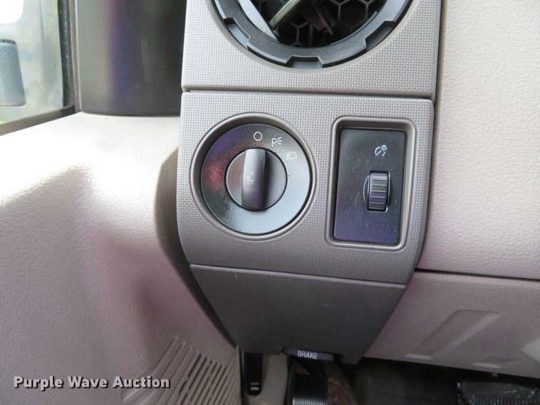 image for item DI2196 2010 Ford F350 Super Duty XL  SuperCab utility bed pickup truck