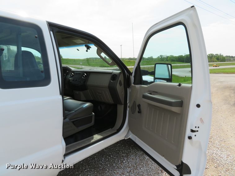 image for item DI2196 2010 Ford F350 Super Duty XL  SuperCab utility bed pickup truck