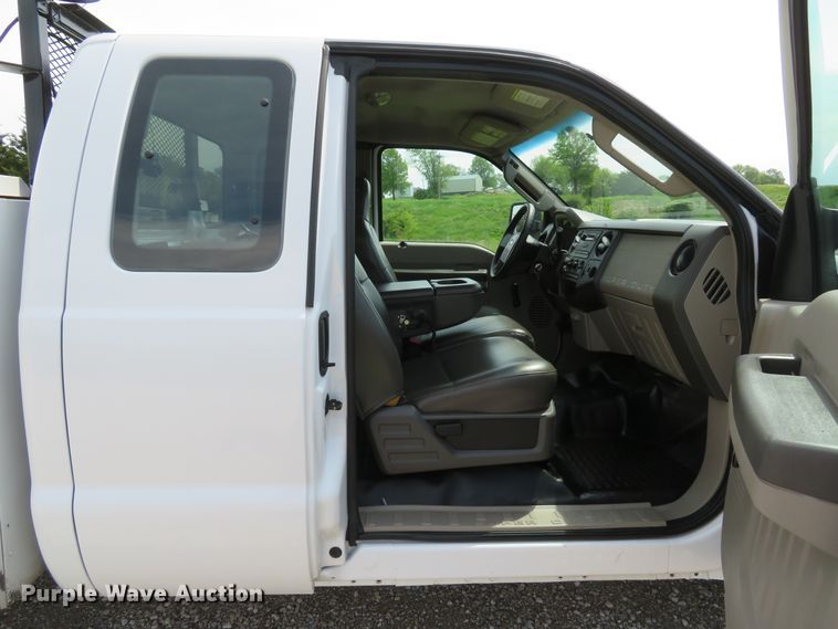 image for item DI2196 2010 Ford F350 Super Duty XL  SuperCab utility bed pickup truck