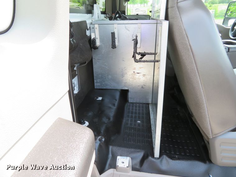 image for item DI2196 2010 Ford F350 Super Duty XL  SuperCab utility bed pickup truck